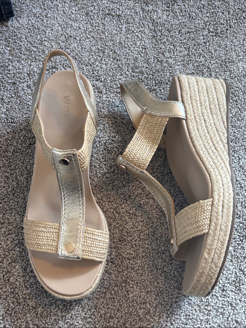 NWOT Vionic Calera Wedge Sandal